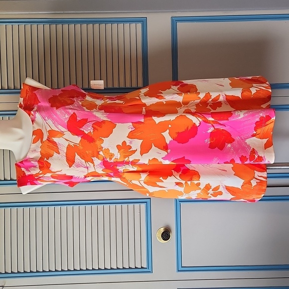 Roz & Ali Dresses & Skirts - NWT Roz & Ali Pink and Orangs Floral Sleeveless Dress